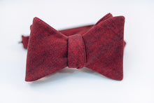 A two-toned herringbone linen bow tie with red and black hues on this mid-weight bow tie.   Imported from Ireland.  100% Linen  Height: 3" x Width: 4.25" x Knot Size: .75 (Approx.)  Dry Clean Only   